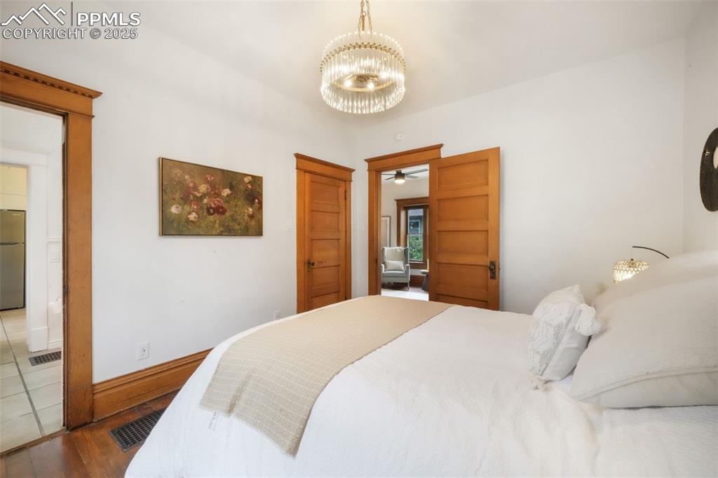 Image 24 of 50: Bedroom