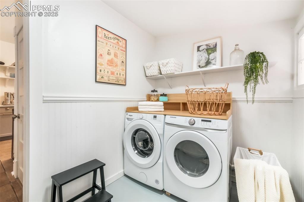 Image 33 of 50: Laundry