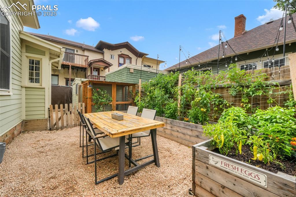 Image 39 of 50: Patio