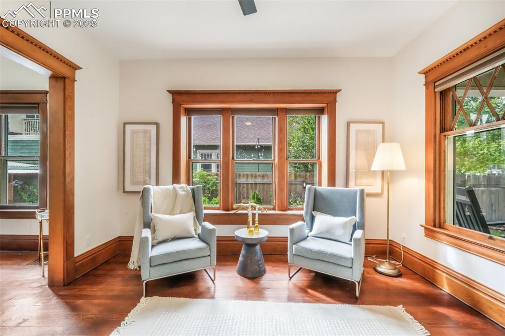 Image 8 of 50: Sitting Room