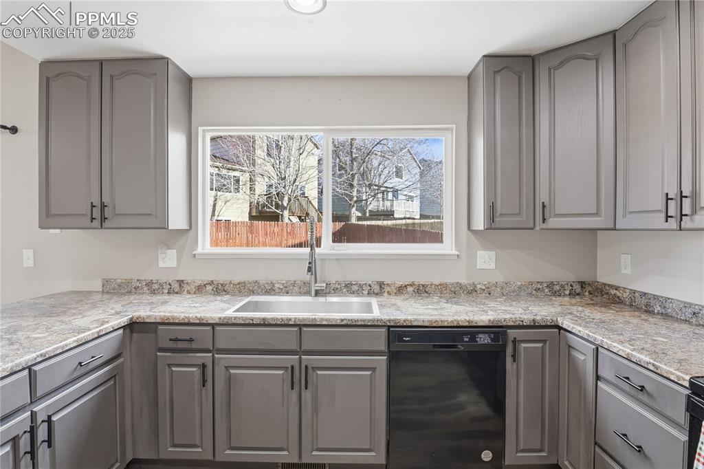 Image 11 of 42: Kitchen