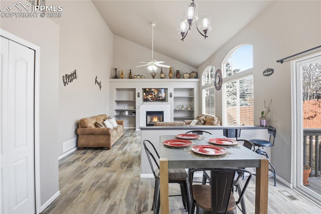 Image 13 of 42: Dining Area