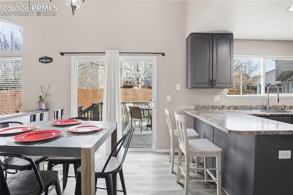 Image 38 of 42: Dining Area