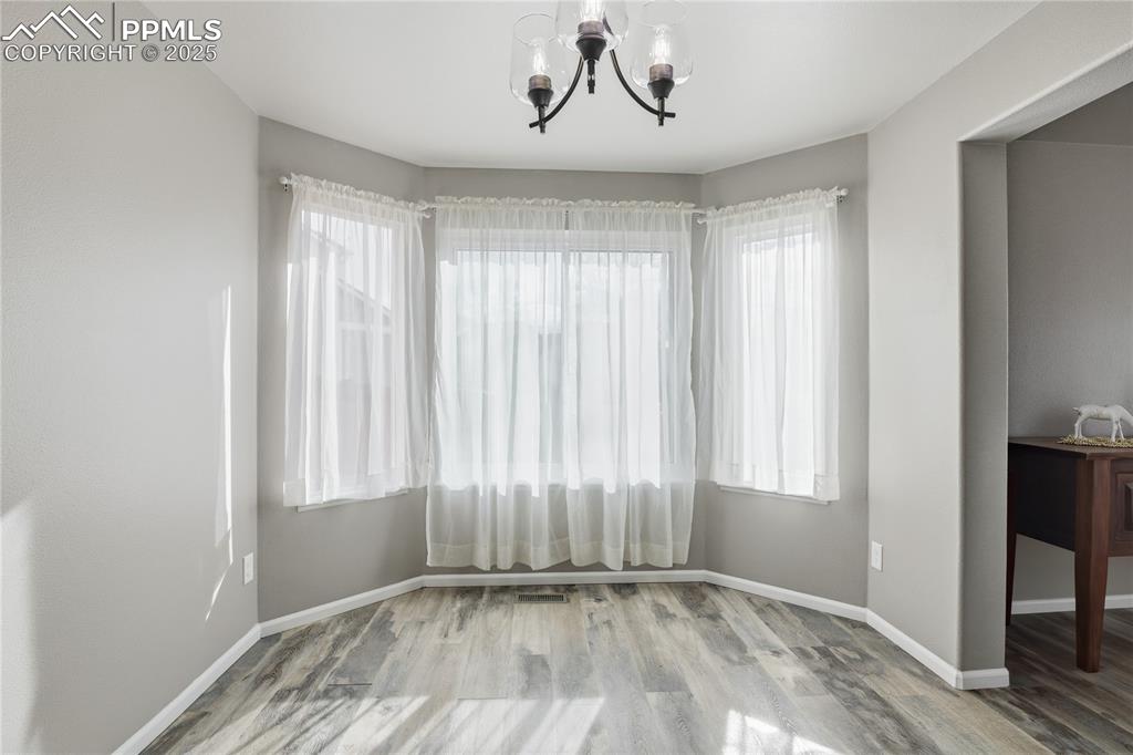 Image 9 of 42: Dining Area