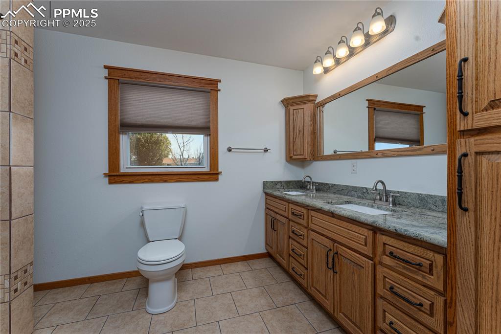 Image 10 of 42: Bathroom