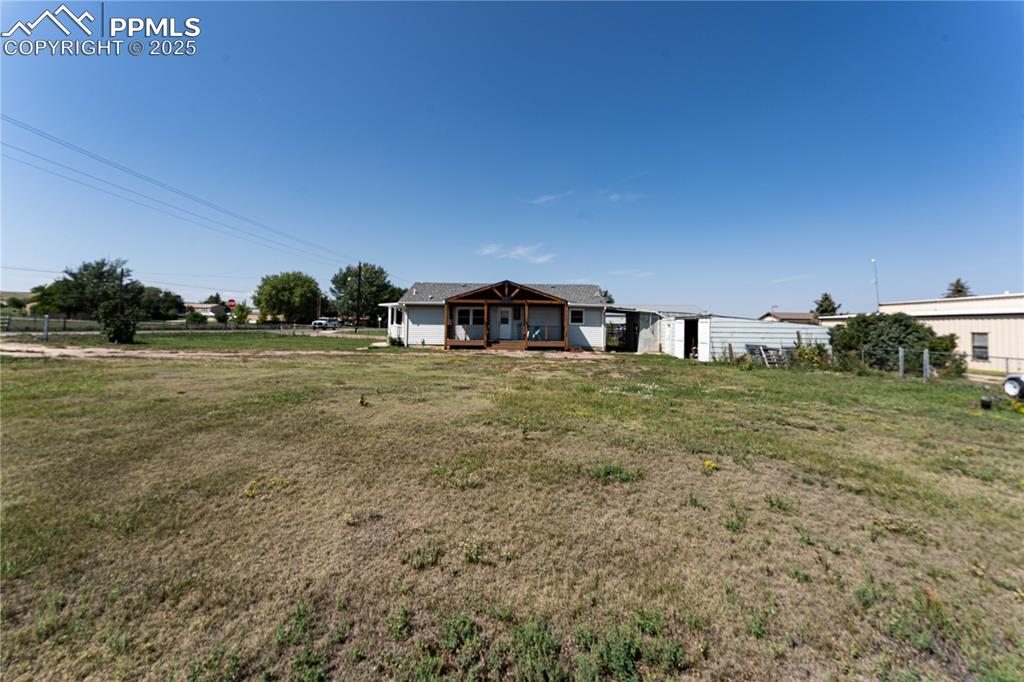 Image 29 of 42: Yard