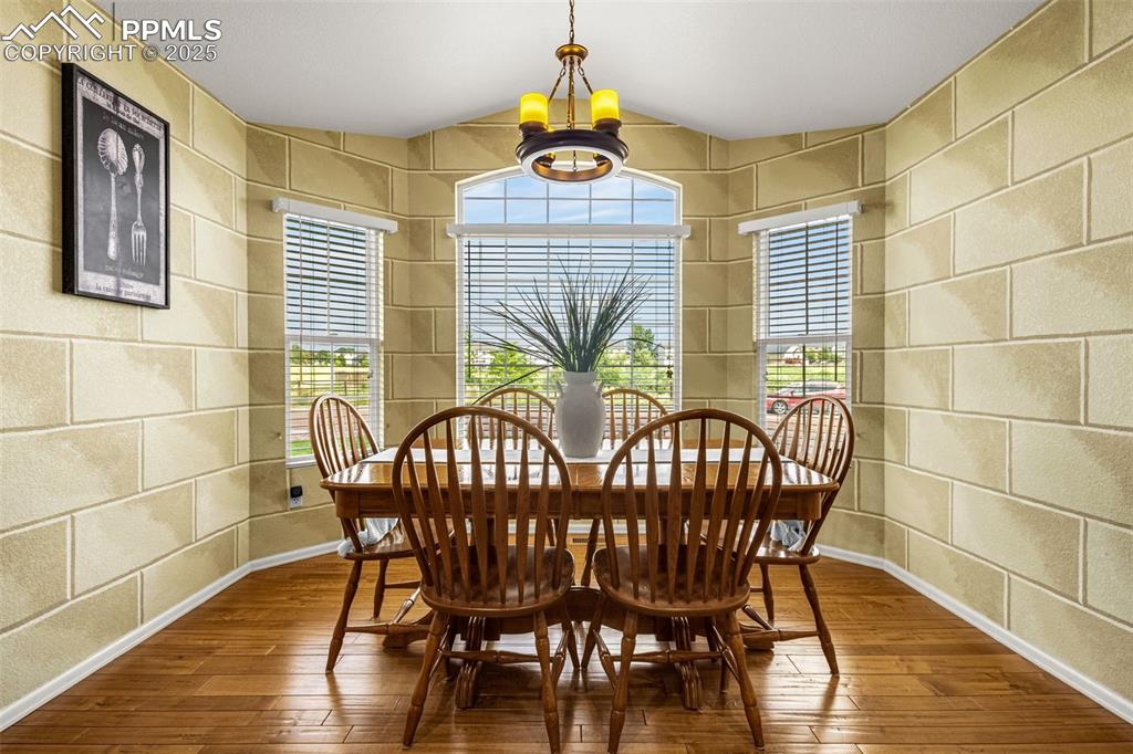 Image 10 of 43: Dining Area