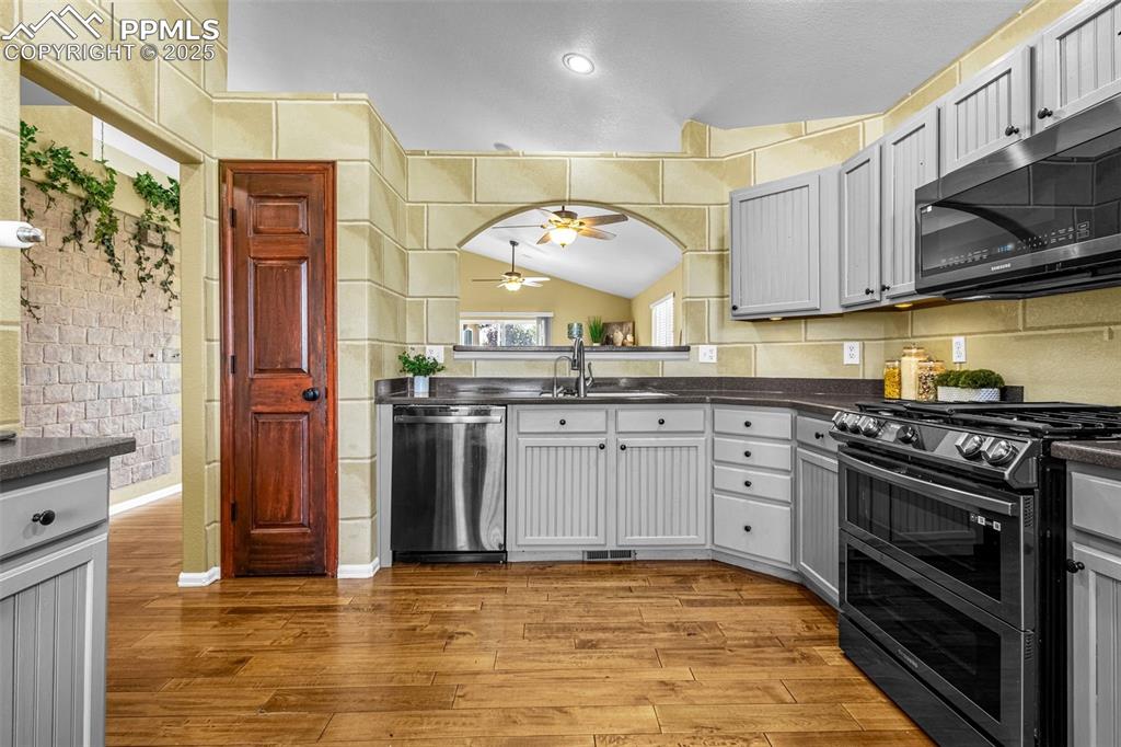 Image 8 of 43: Kitchen