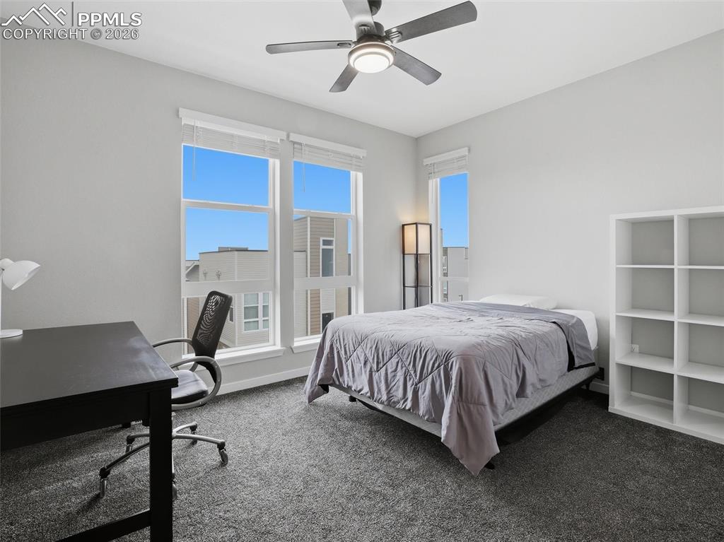 Image 19 of 33: Bedroom