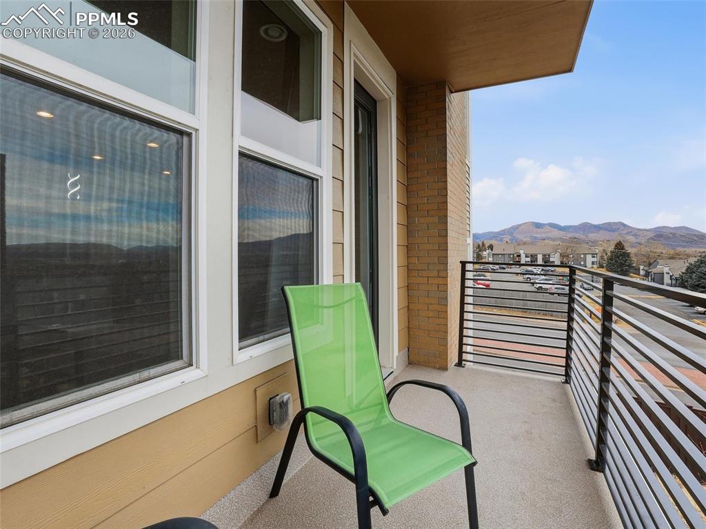 Image 27 of 33: Balcony