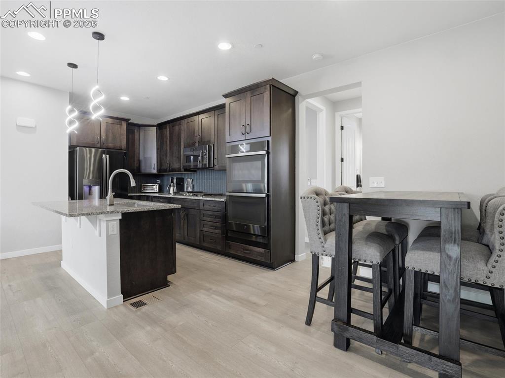 Image 5 of 33: Entry