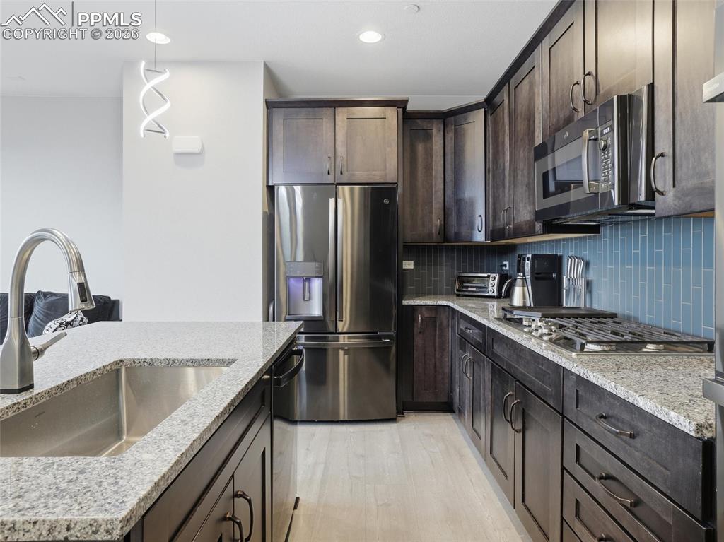 Image 8 of 33: Kitchen