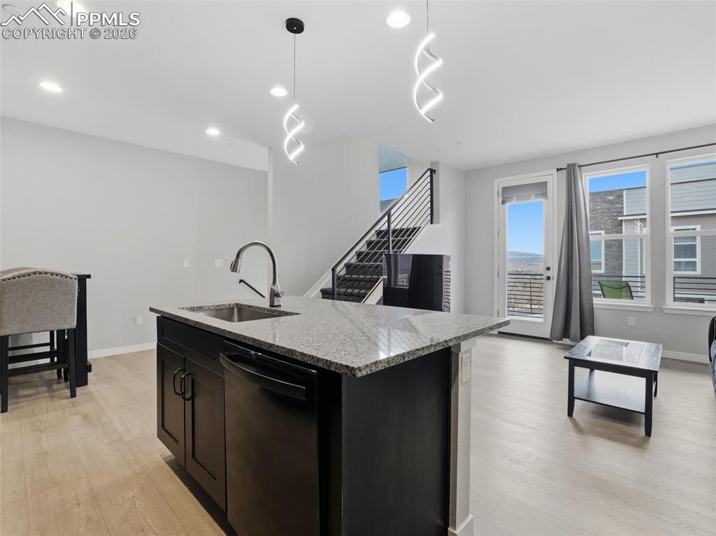 Image 9 of 33: Kitchen