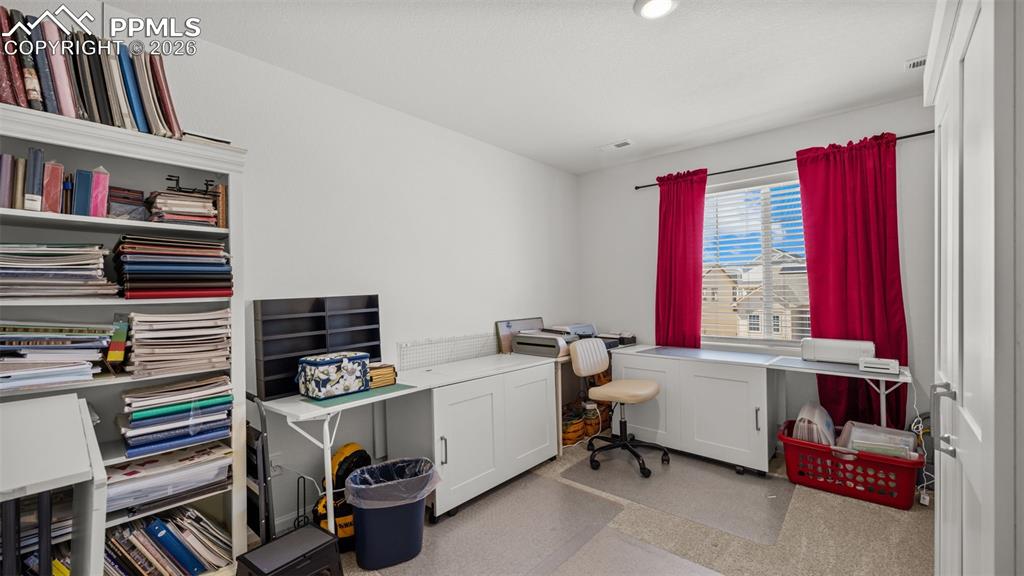 Image 28 of 46: Office