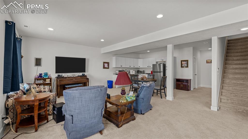 Image 31 of 46: Living Room