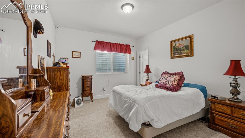 Image 34 of 46: Bedroom