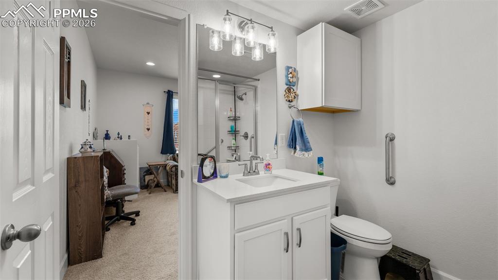 Image 35 of 46: Bathroom