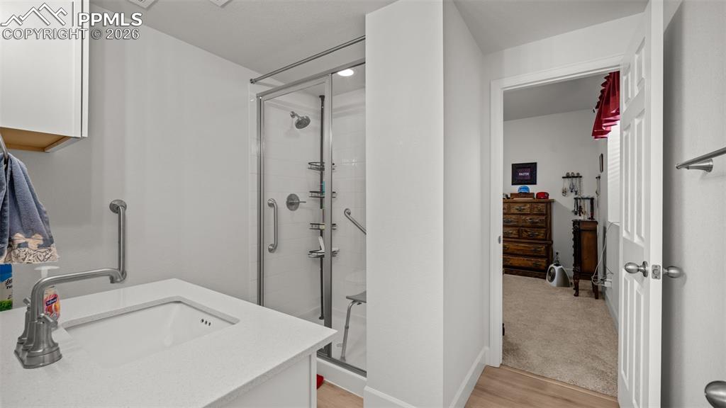 Image 36 of 46: Bathroom