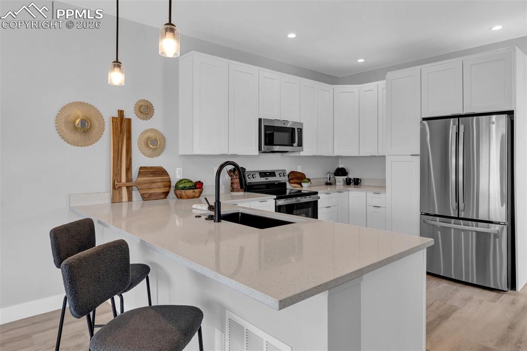 Image 16 of 22: Kitchen