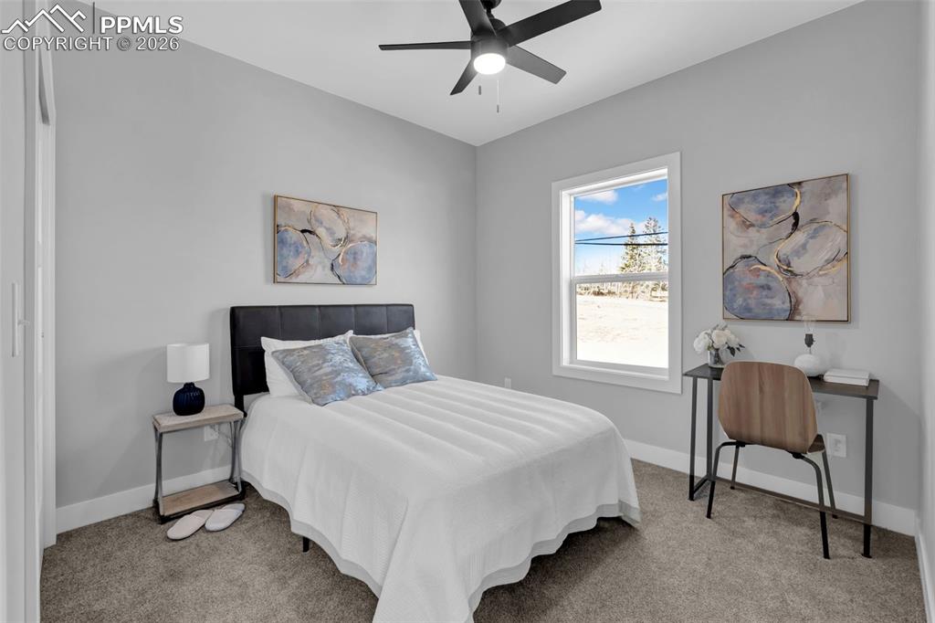 Image 19 of 22: Bedroom