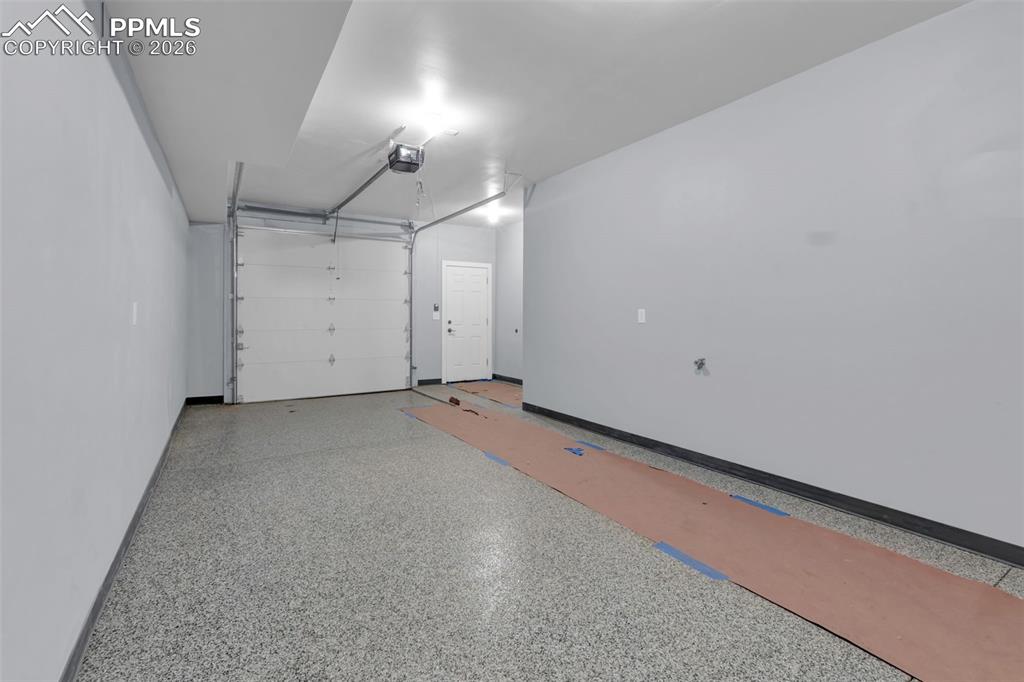 Image 21 of 22: Garage