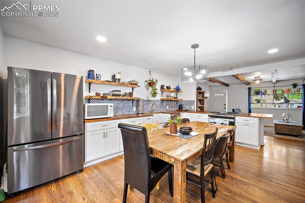 Image 10 of 48: Dining Area