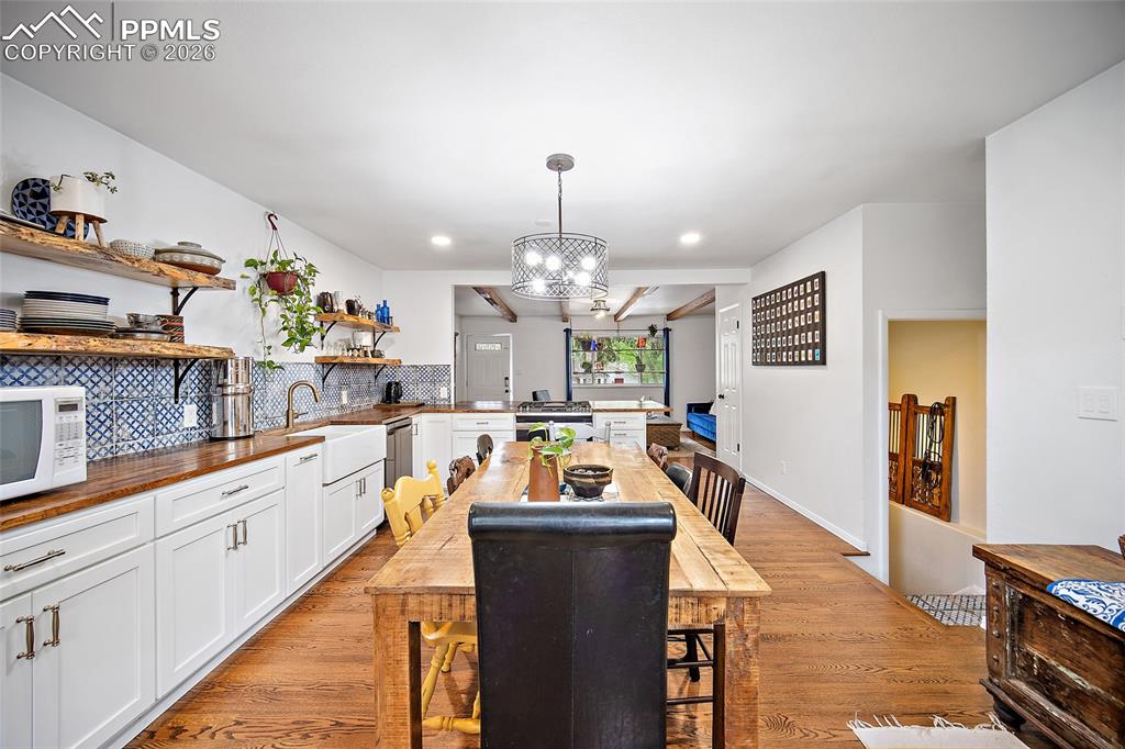 Image 11 of 48: Dining Area