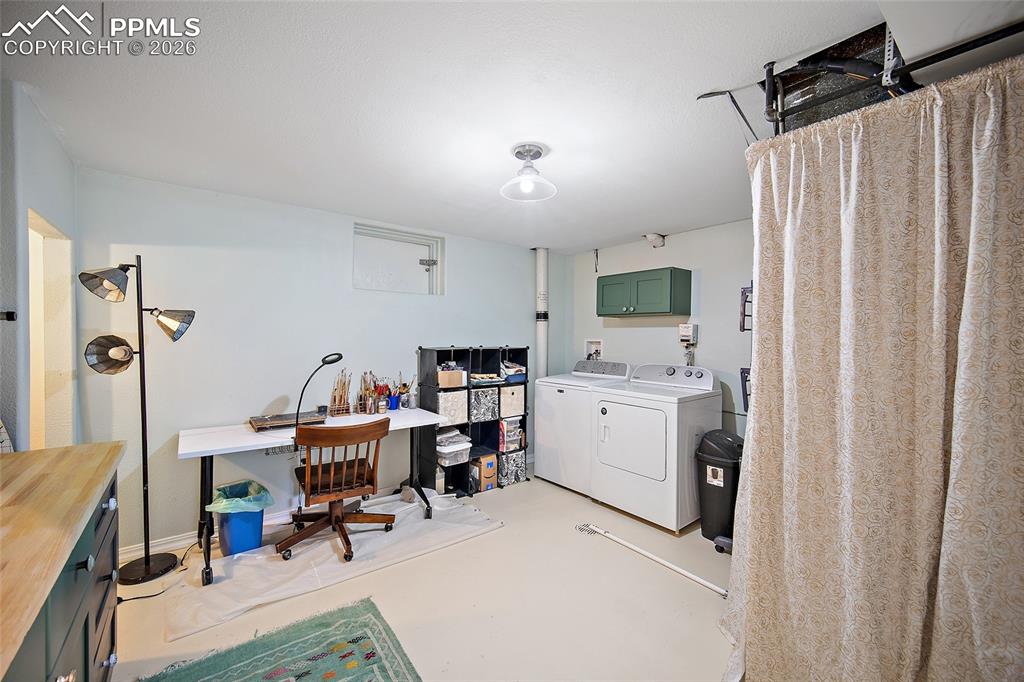 Image 21 of 48: Laundry