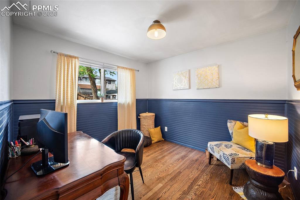 Image 26 of 48: Office