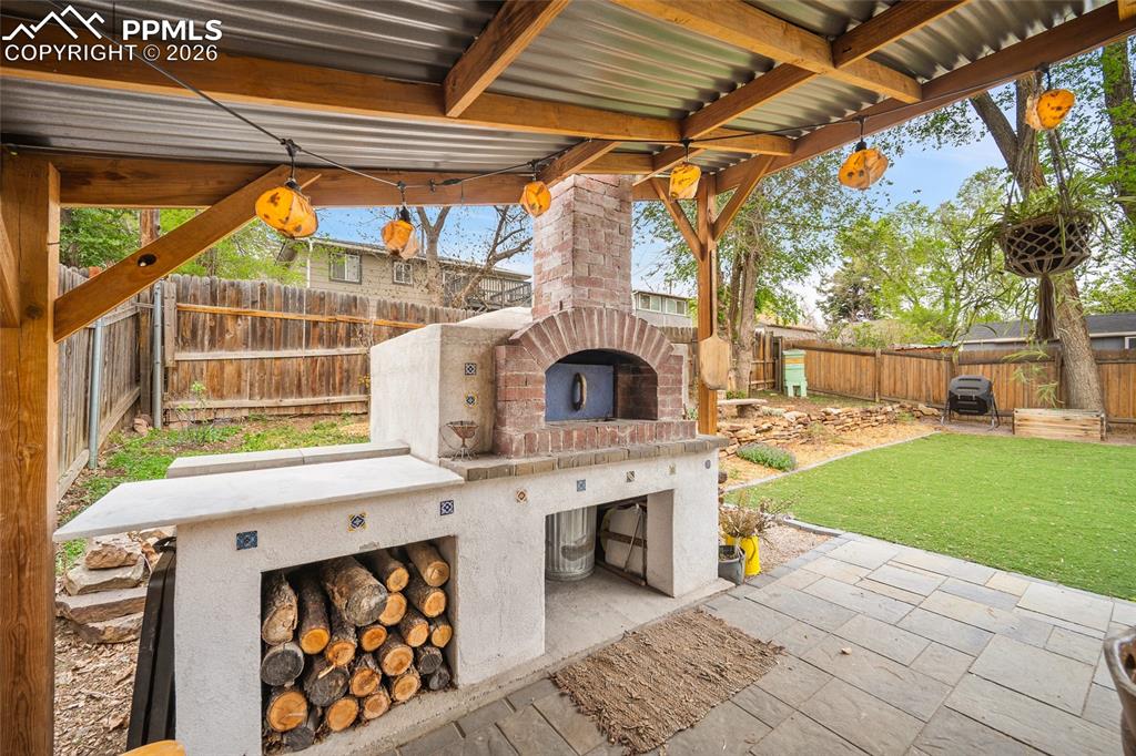 Image 33 of 48: Patio