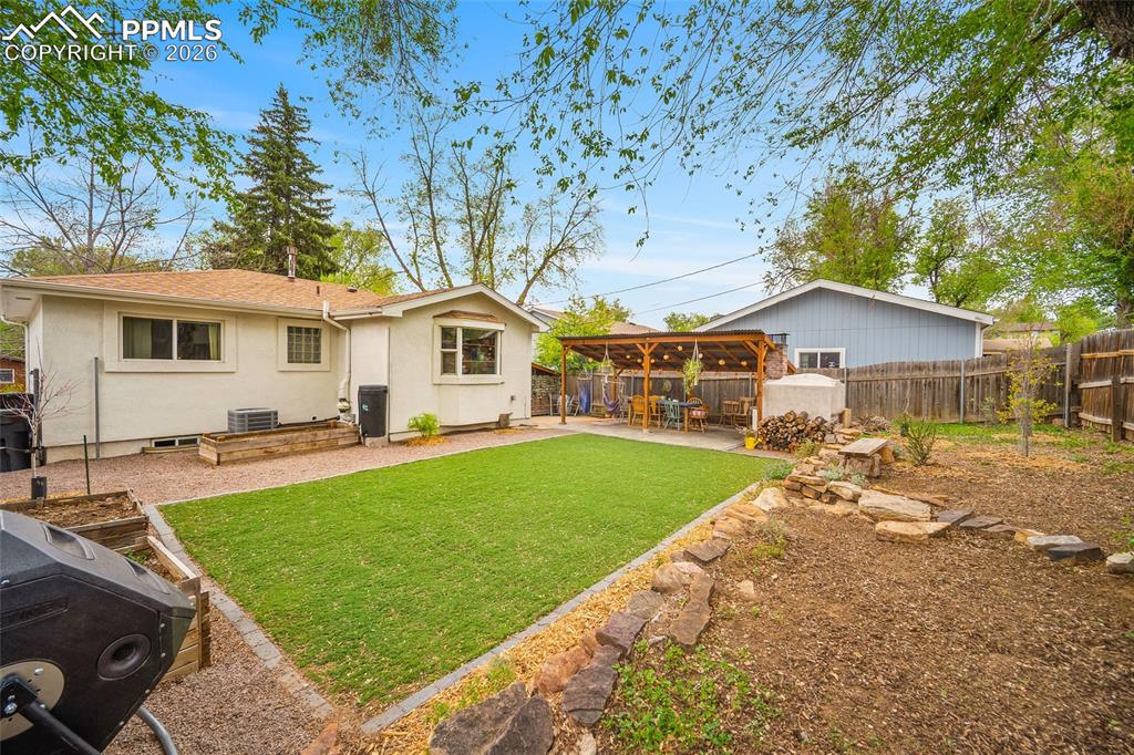 Image 36 of 48: Back of Structure