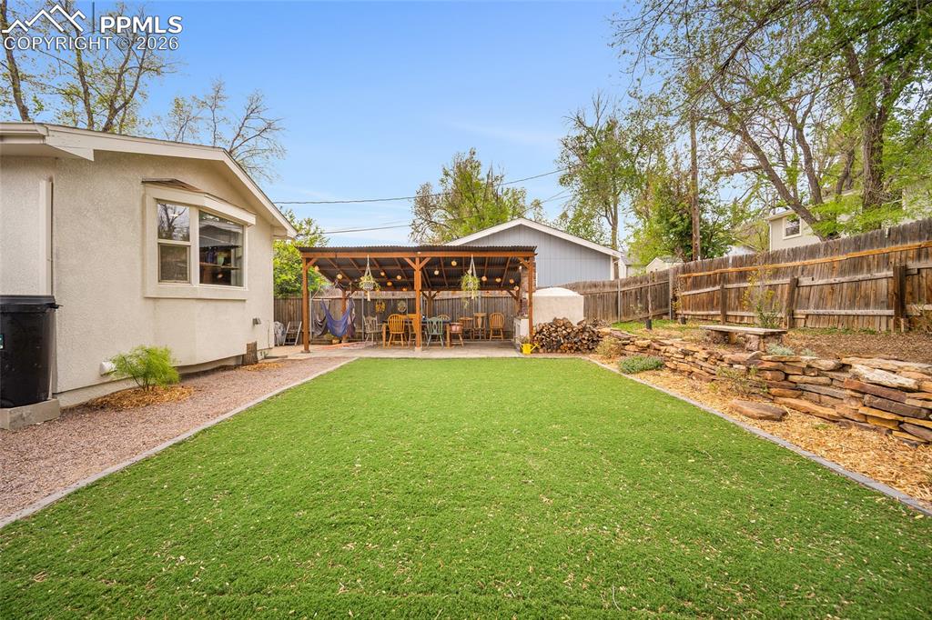 Image 38 of 48: Yard