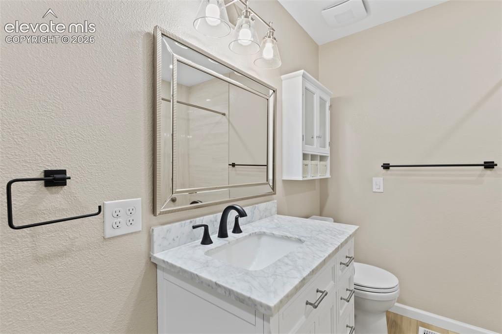 Image 22 of 35: Bathroom