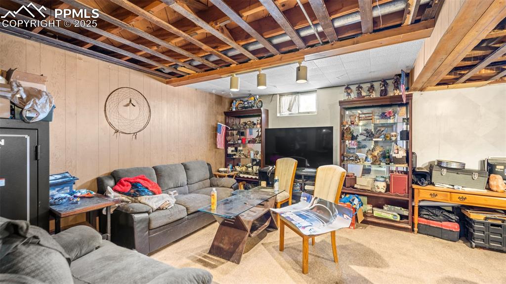 Image 15 of 35: Living Room