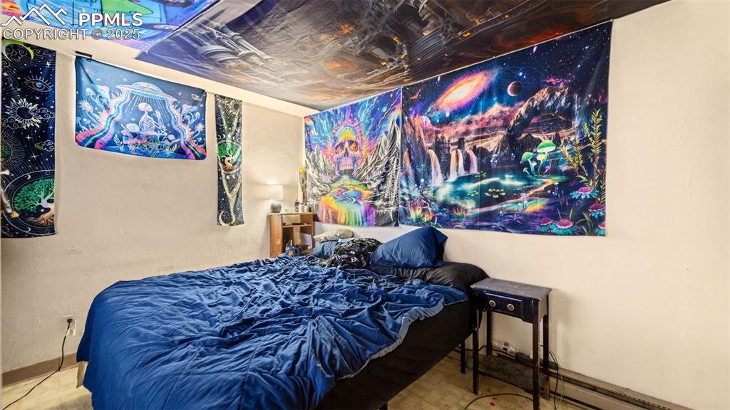 Image 18 of 35: Bedroom