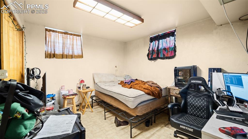 Image 19 of 35: Bedroom