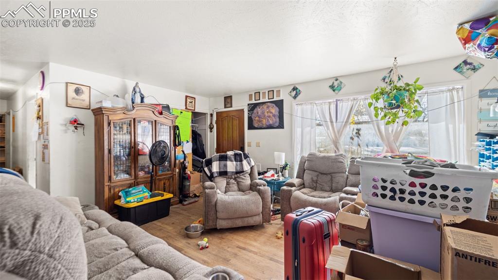 Image 5 of 35: Living Room