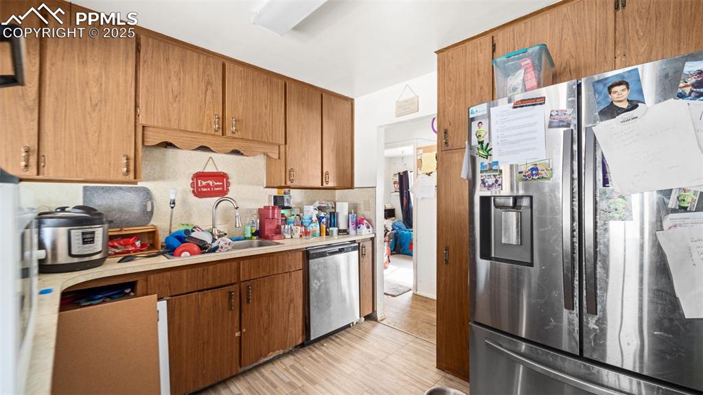 Image 9 of 35: Kitchen