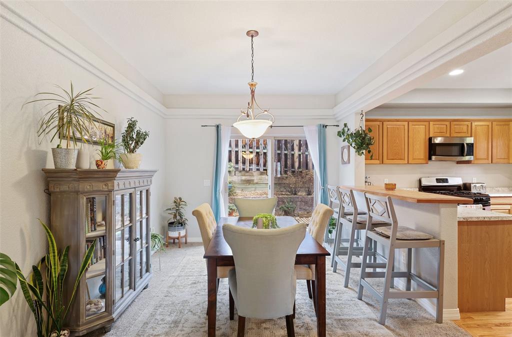 Image 11 of 36: Dining Area