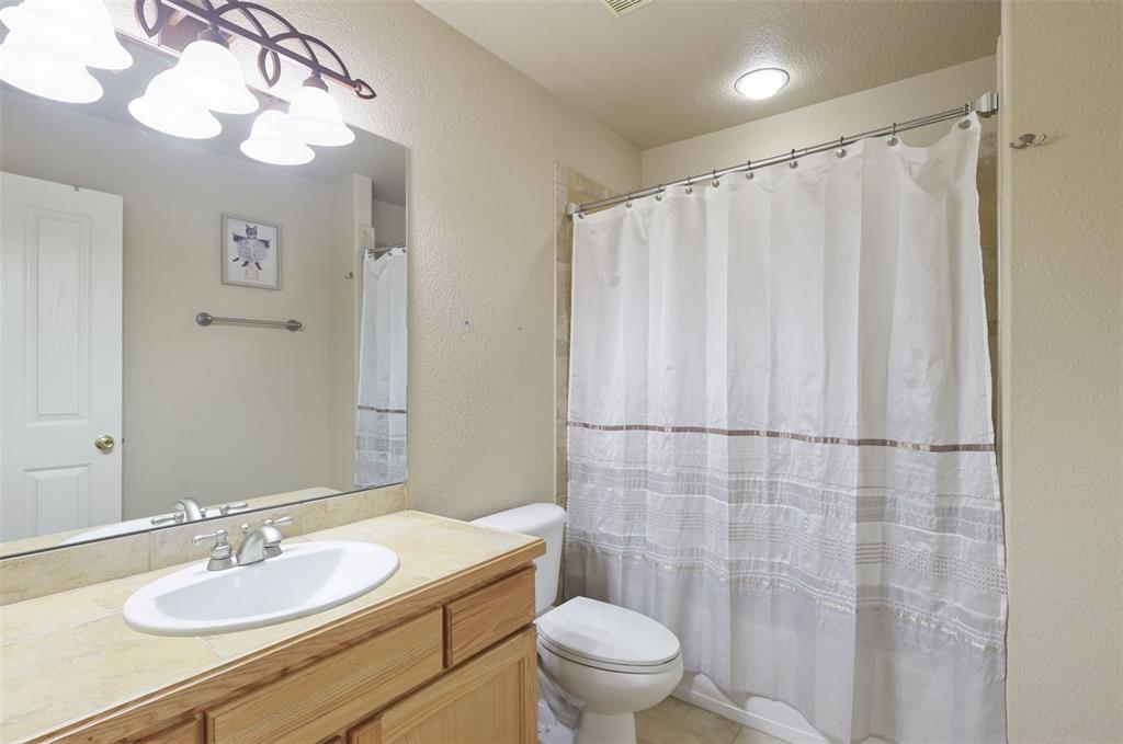 Image 20 of 36: Bathroom