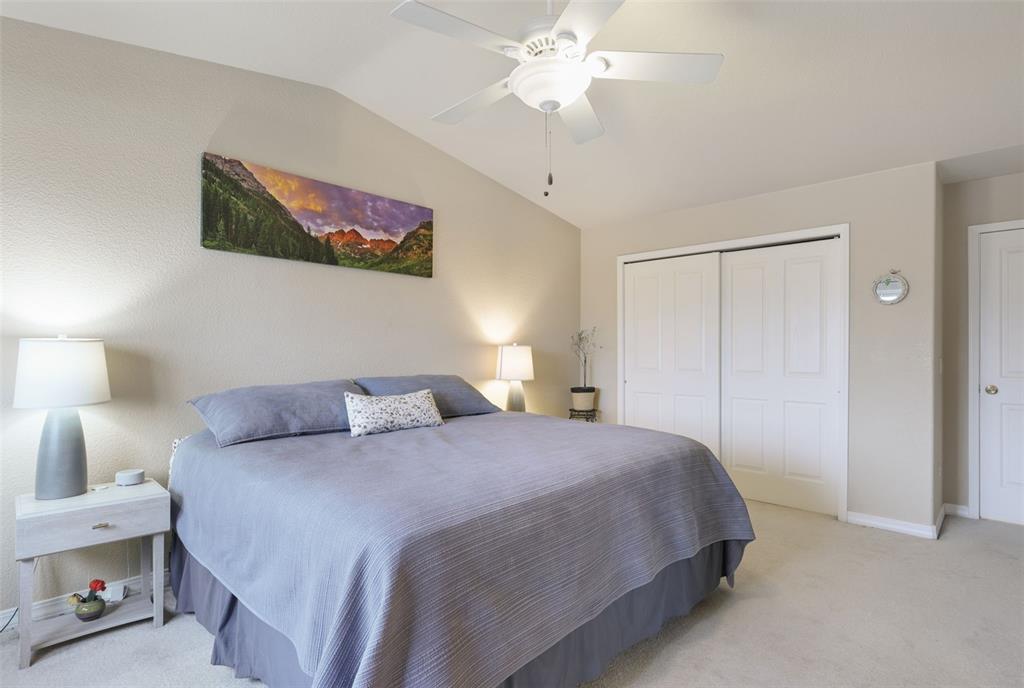 Image 23 of 36: Bedroom