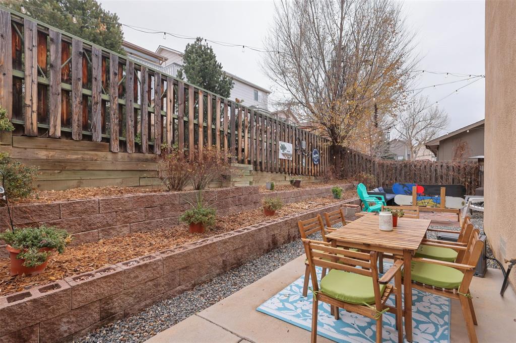 Image 34 of 36: Patio