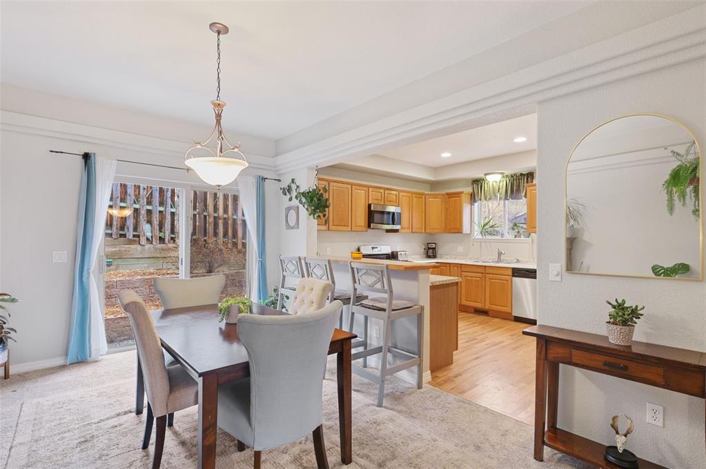 Image 9 of 36: Dining Area