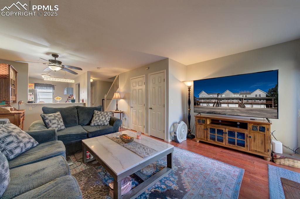 Image 15 of 37: Open main level floor plan, great for entertaining family and friends.