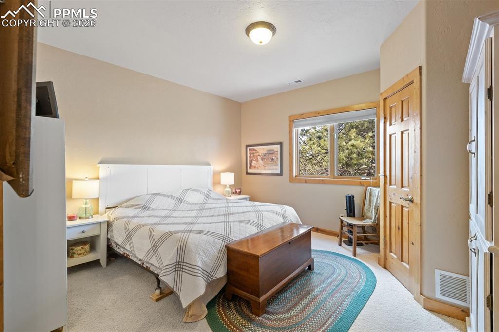 Image 32 of 45: Bedroom