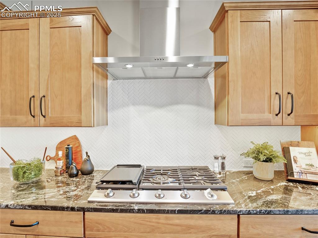 Image 16 of 49: Kitchen