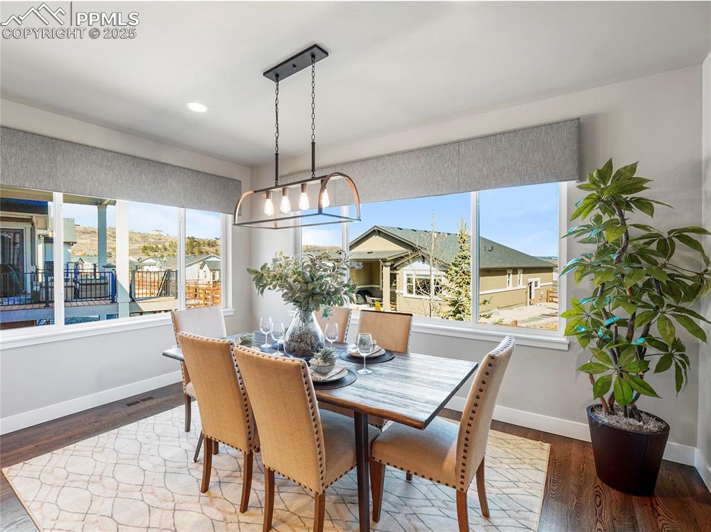 Image 17 of 49: Dining Area