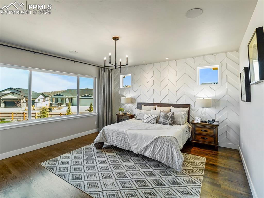 Image 19 of 49: Bedroom