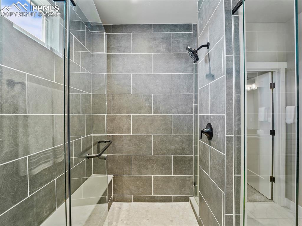 Image 24 of 49: Bathroom