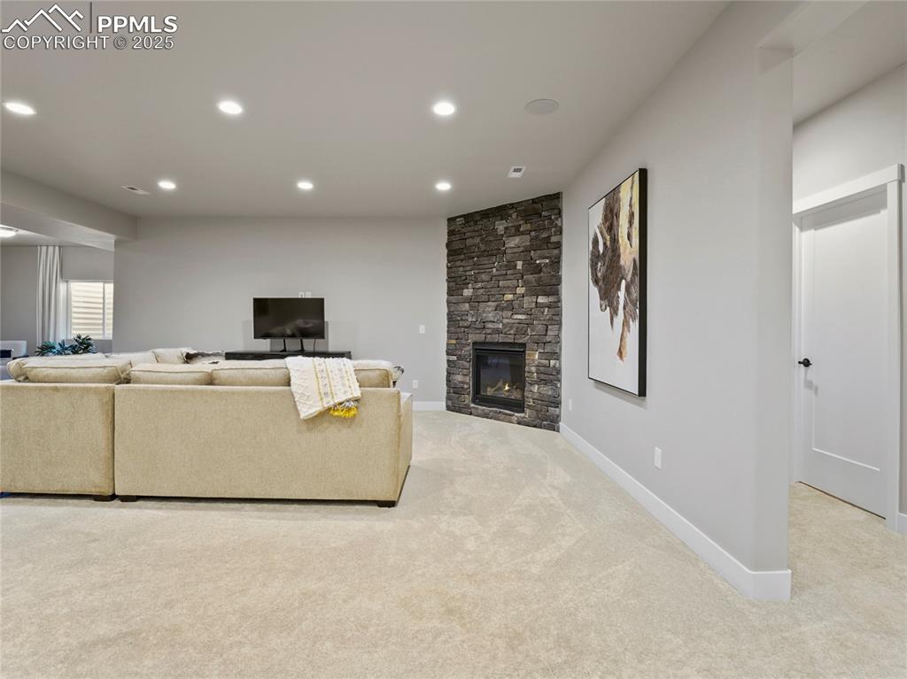 Image 31 of 49: Living Room